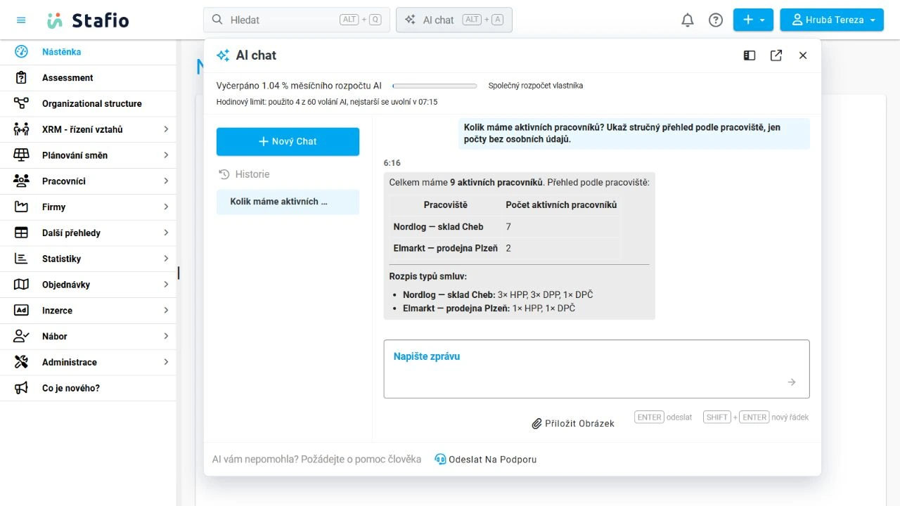 Skutečný AI chat ve webové aplikaci Stafio s přehledem devíti aktivních pracovníků podle pracoviště